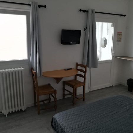 Le Breton Hotel Basse-Indre Екстериор снимка