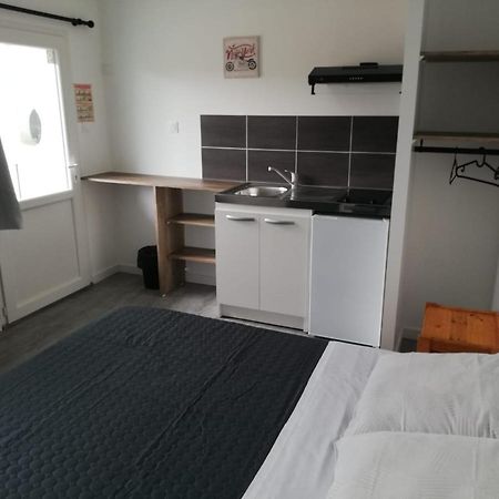 Le Breton Hotel Basse-Indre Екстериор снимка