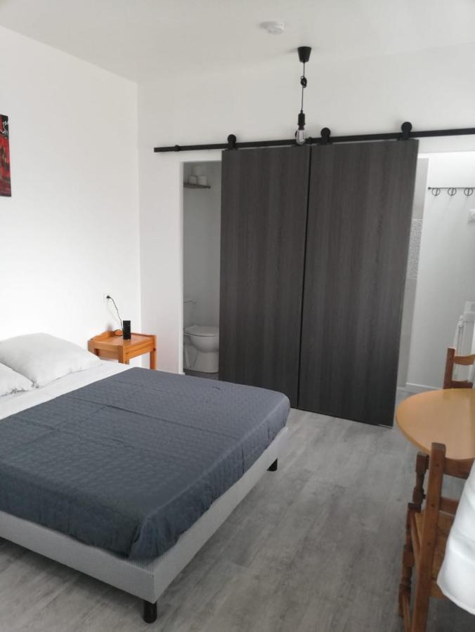 Le Breton Hotel Basse-Indre Екстериор снимка