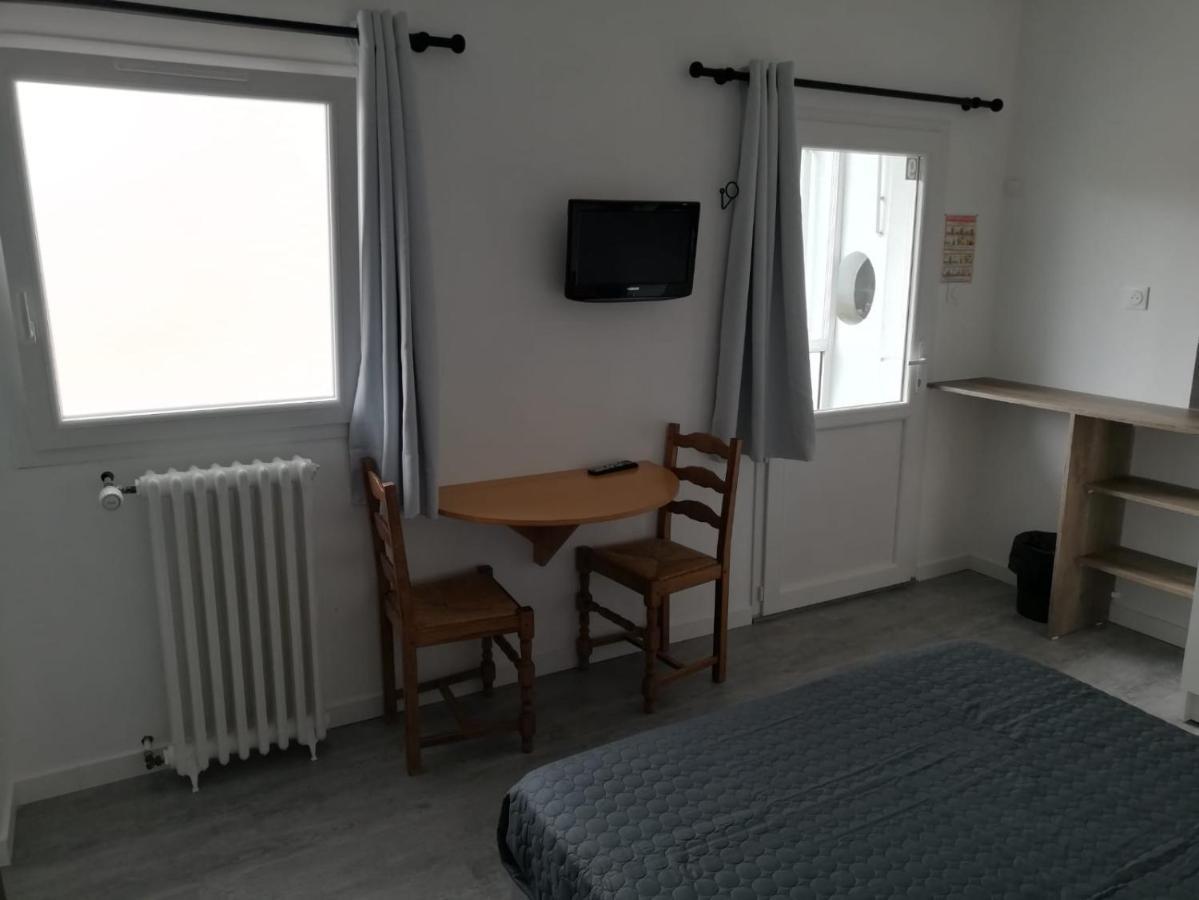 Le Breton Hotel Basse-Indre Екстериор снимка